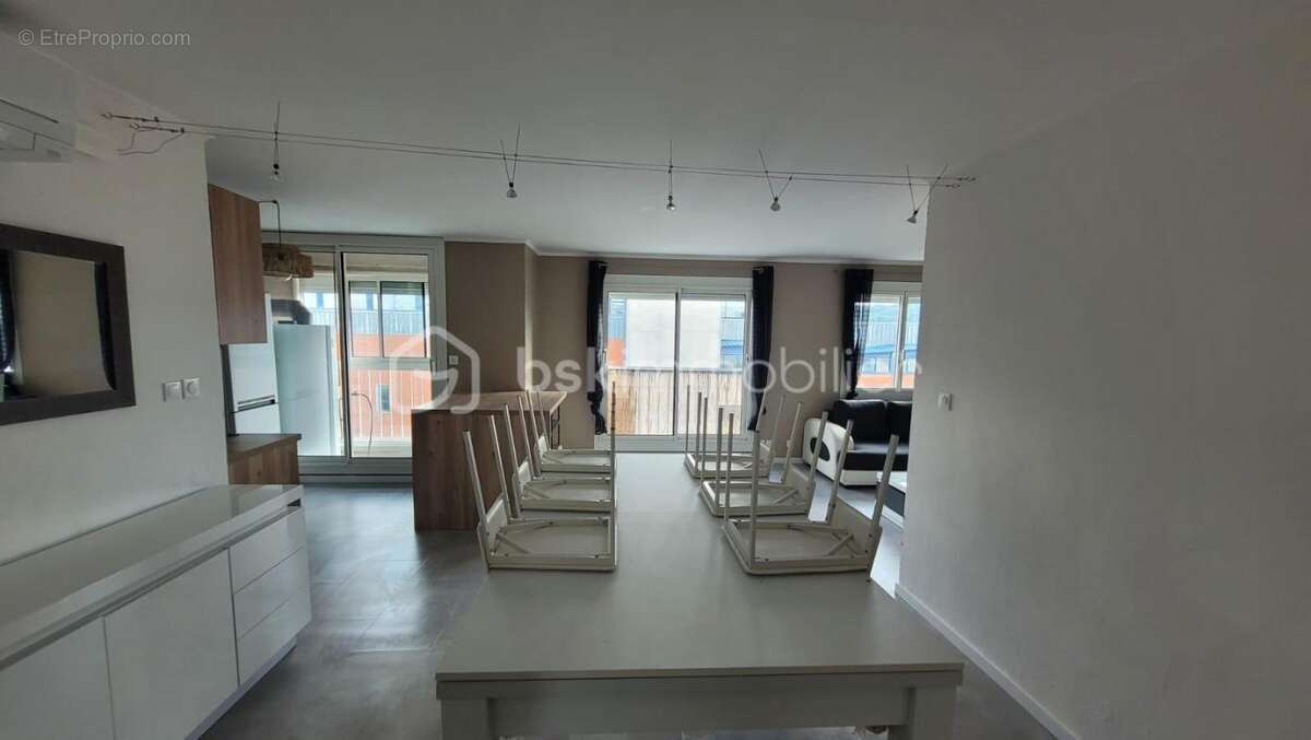 Appartement à BAGNOLS-SUR-CEZE
