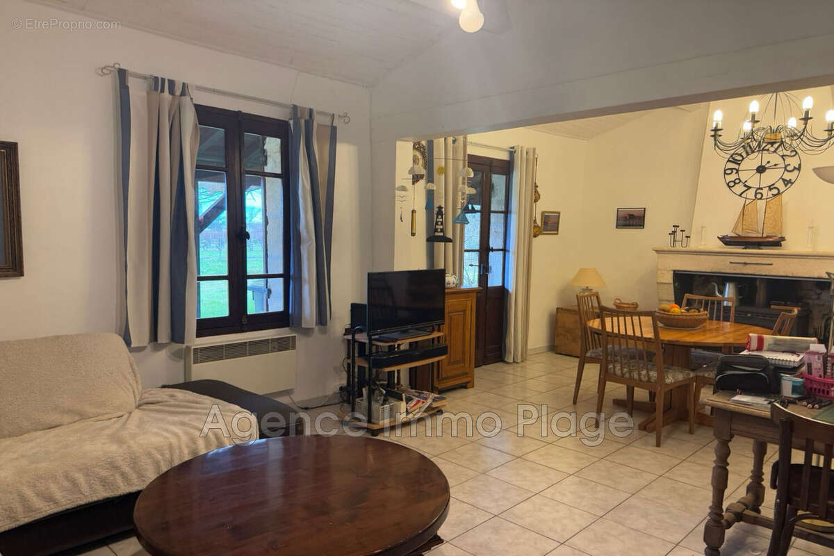 Maison à JAU-DIGNAC-ET-LOIRAC