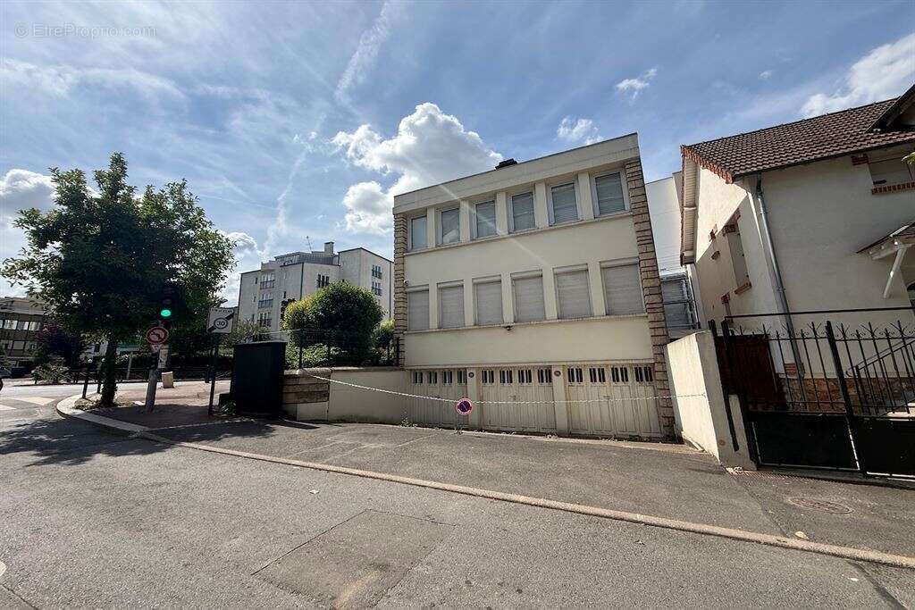 Bourg-la-reine 92340 – maison - 160/240 m² - 6-8 logements - 3 garages - photo 4