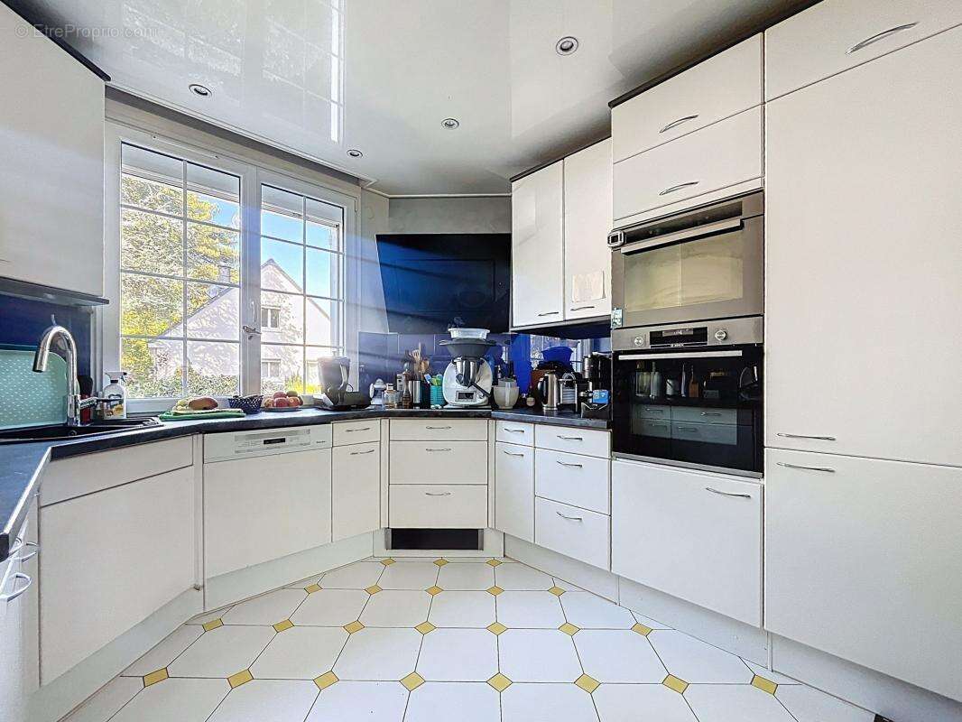 Maison à SAINT-CYR-SUR-LOIRE