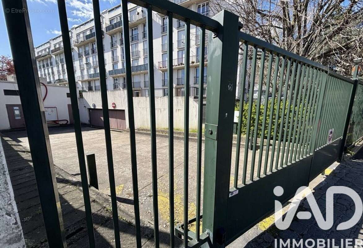 Photo 3 - Parking à IVRY-SUR-SEINE