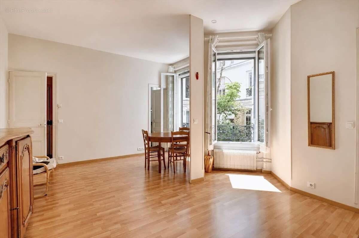 Appartement à PARIS-20E