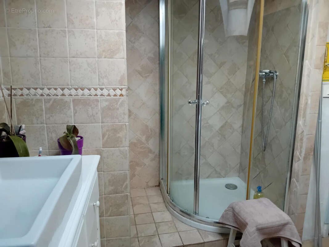 Salle d' eau  - Maison à CAHORS