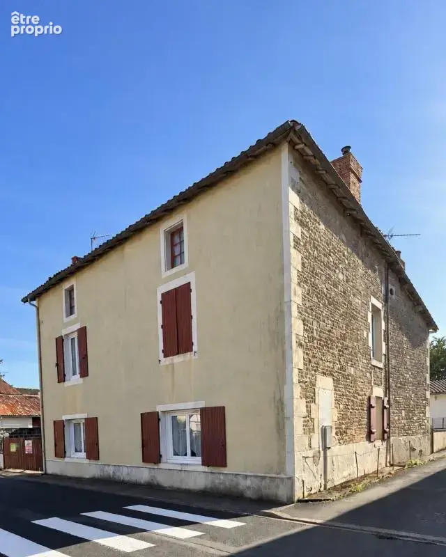 Photo Maison à Sauze-Vaussais au prix de 152 000€