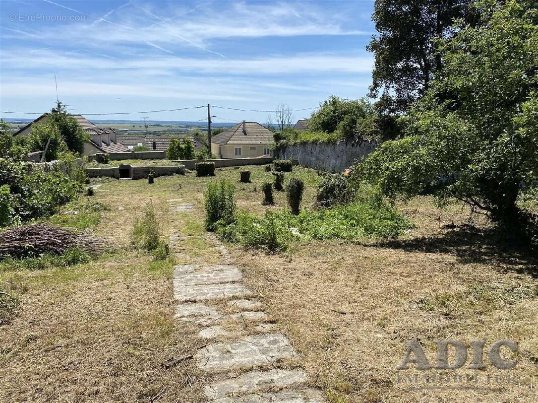 Terrain 863 m² à Dammartin-En-Goele  - photo 2