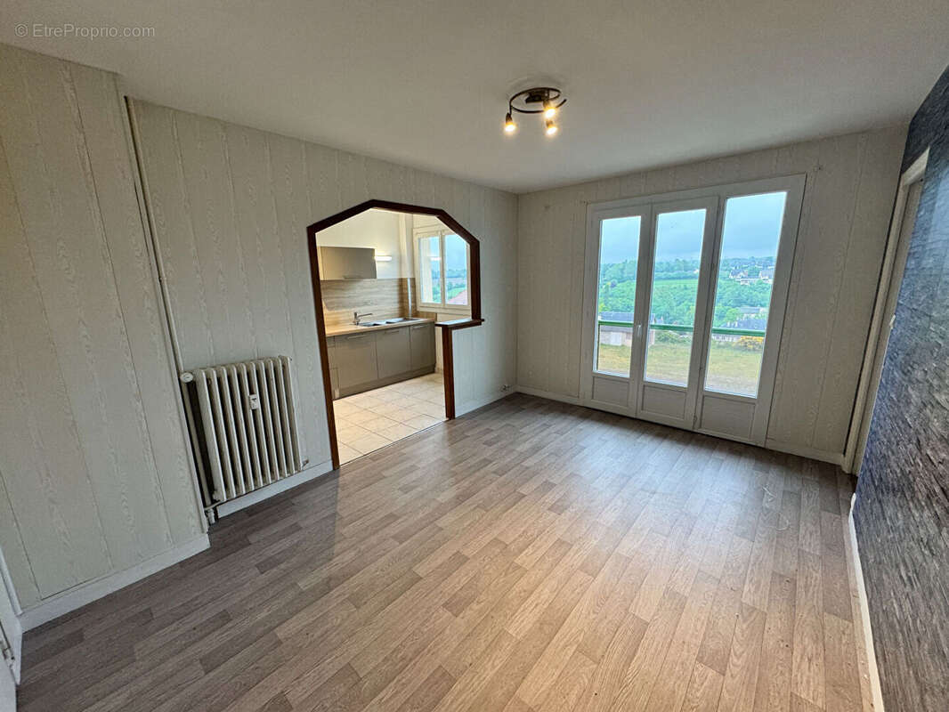 Appartement à PONT-HEBERT