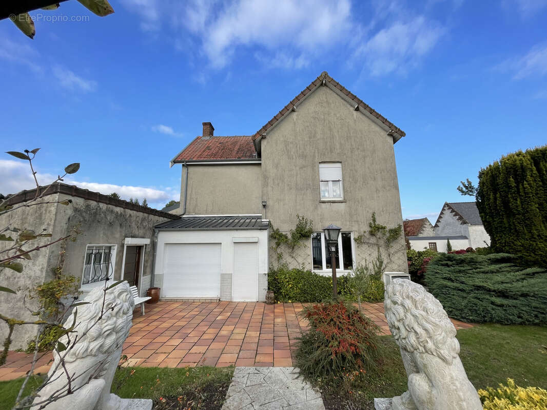 Maison à FRESNICOURT-LE-DOLMEN