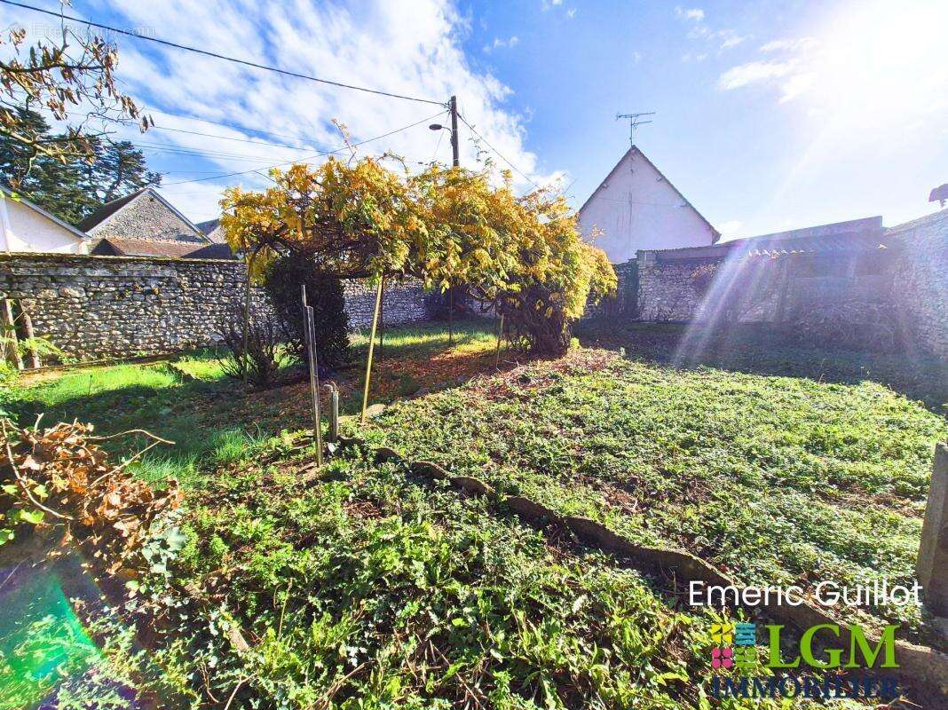 Maison à rénover – 124 m² habitables – Grange - Atelier - Grand appentis - Deux Caves – Terrain clos de 759 m² – Blois (41000) ( - photo 7
