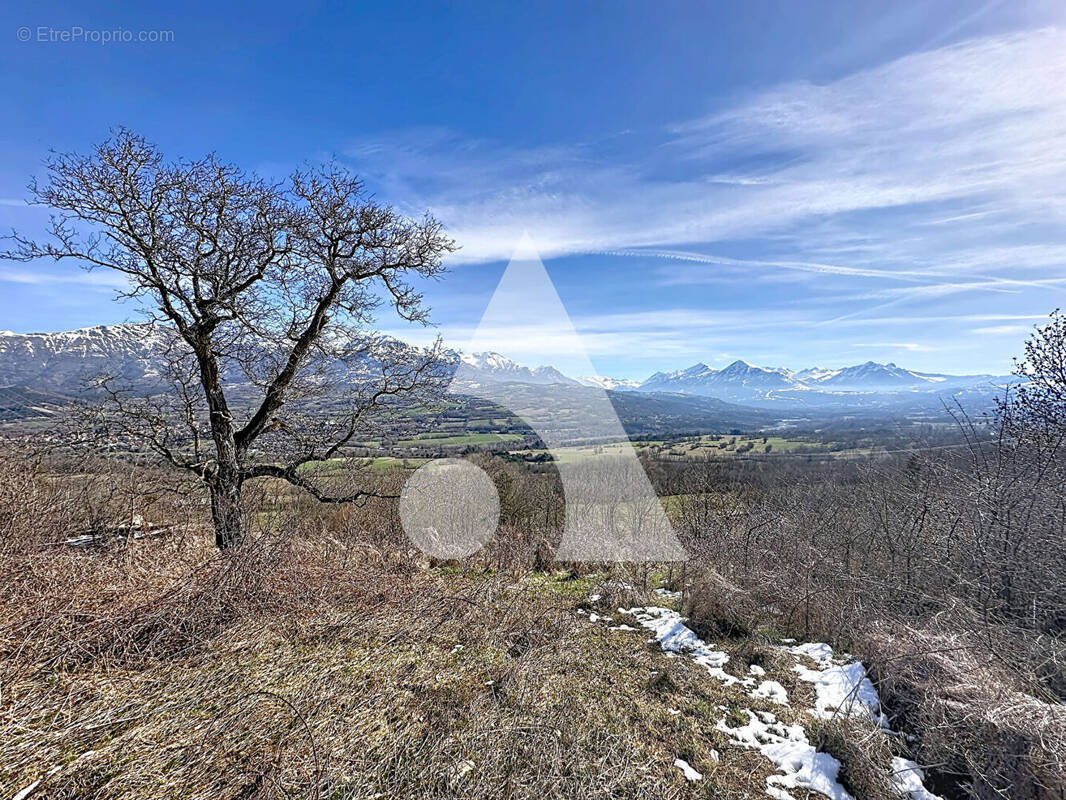 Terrain à LA FARE-EN-CHAMPSAUR