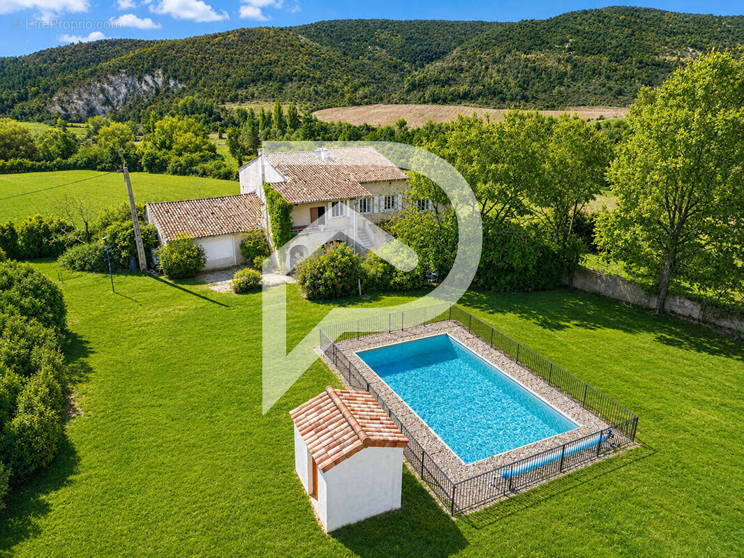 Maison à ALBA-LA-ROMAINE