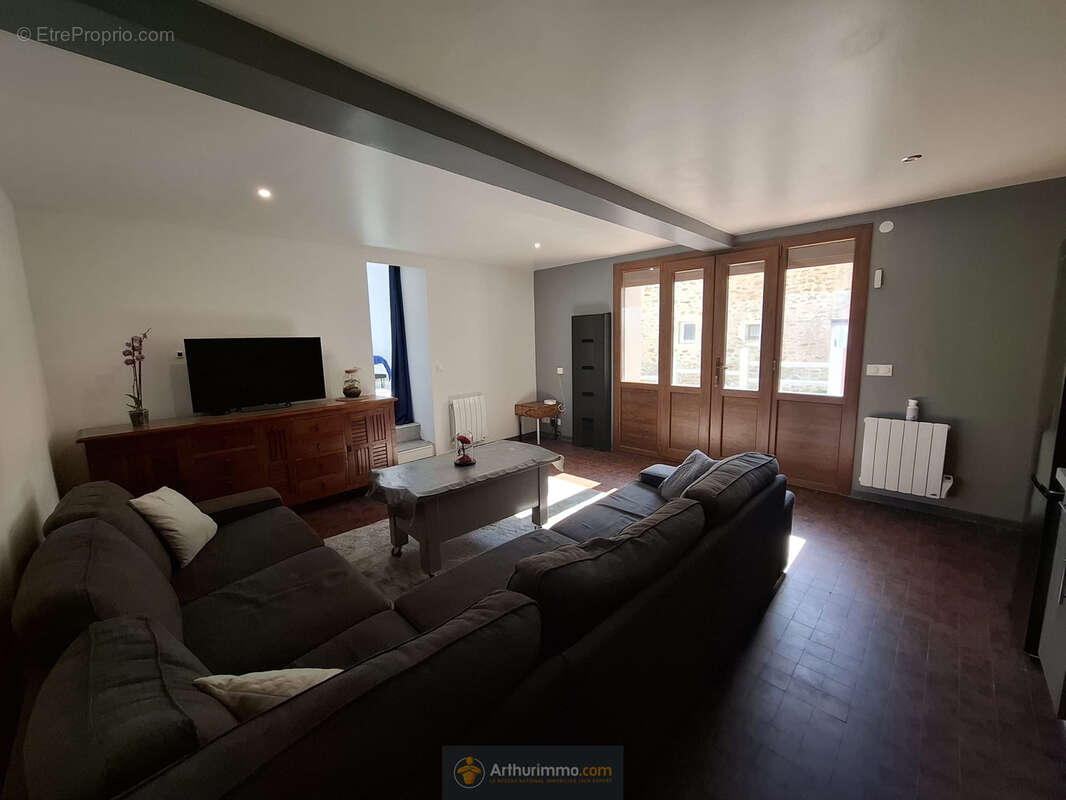 Maison à CRECY-LA-CHAPELLE