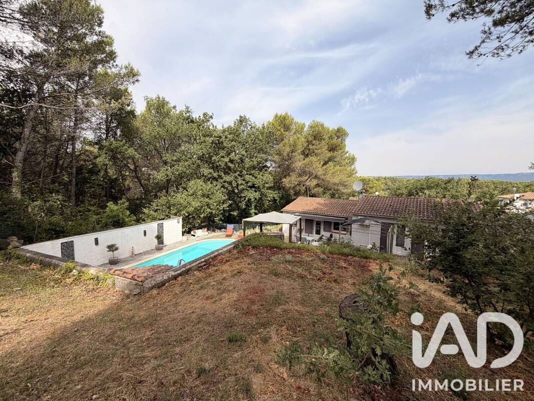 Photo 1 - Maison à LA ROQUE-D'ANTHERON