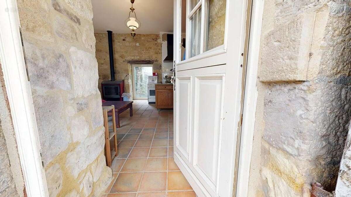 Maison au coeur d'un des plus beaux villages de France, à rénover, avec appartement indépendant et garage - photo 18