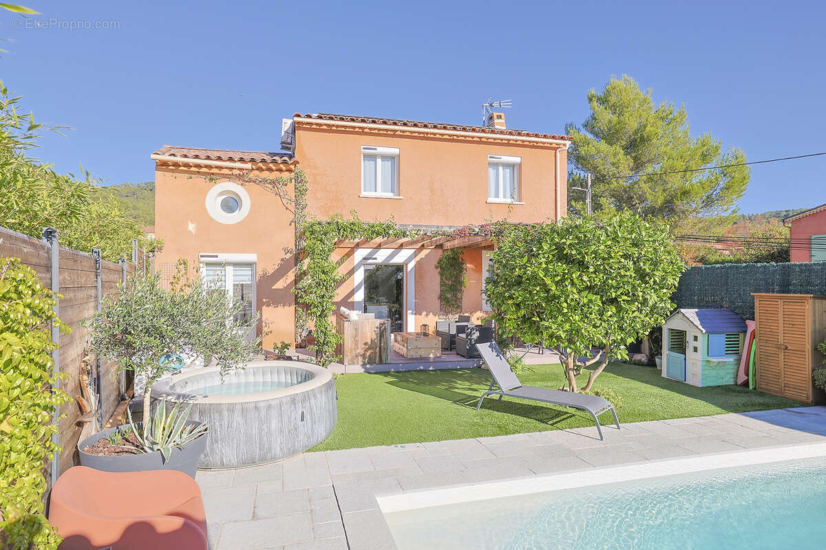 Maison à PUGET-VILLE