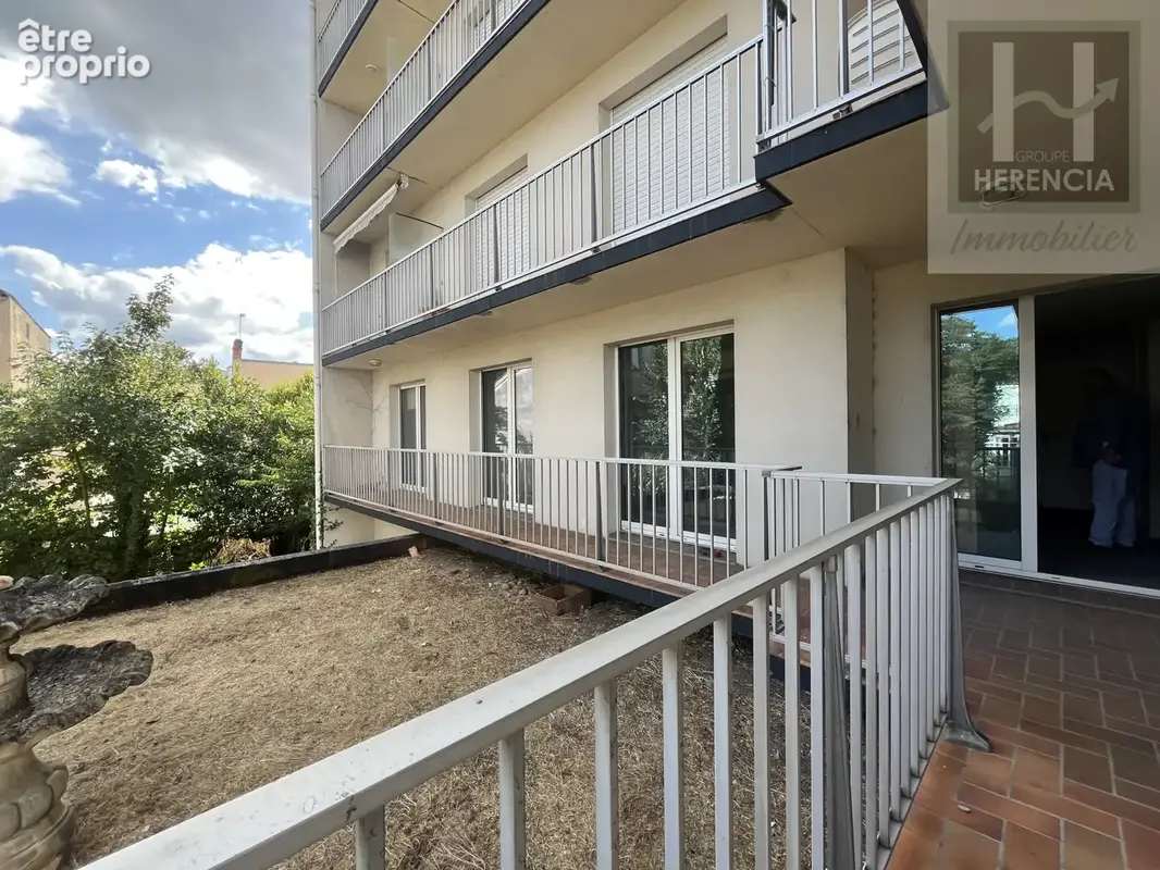 Ensemble immobilier à usage professionnel ou commercial à Périgueux - photo 11