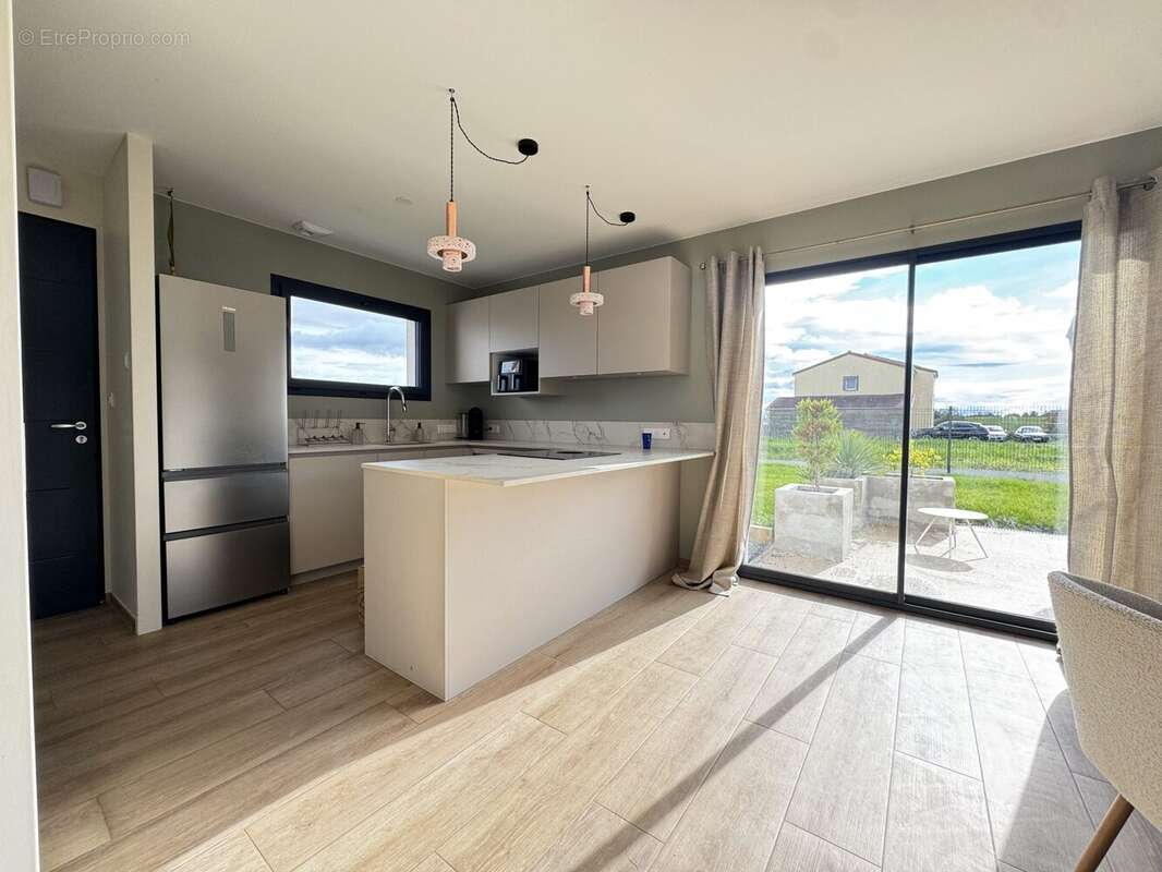 Maison à YSSAC-LA-TOURETTE