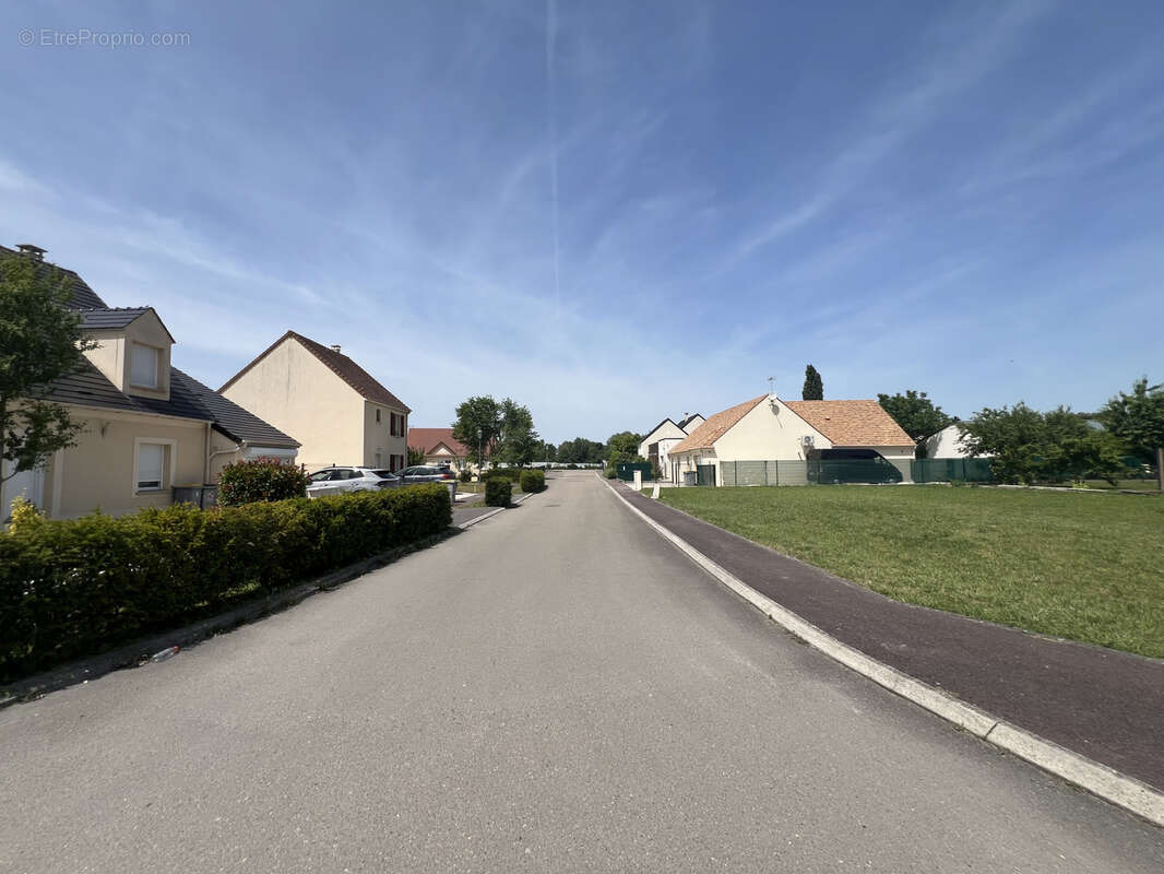 Terrain à SENS