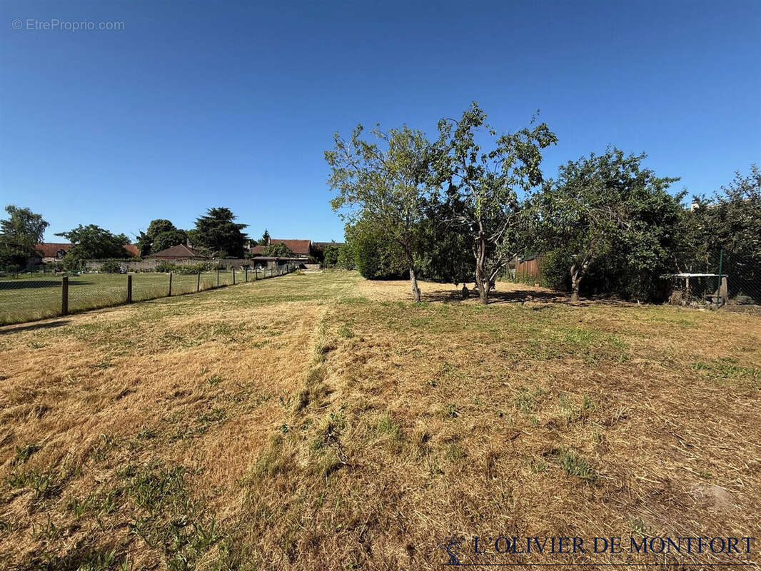 Terrain à MONTFORT-L'AMAURY