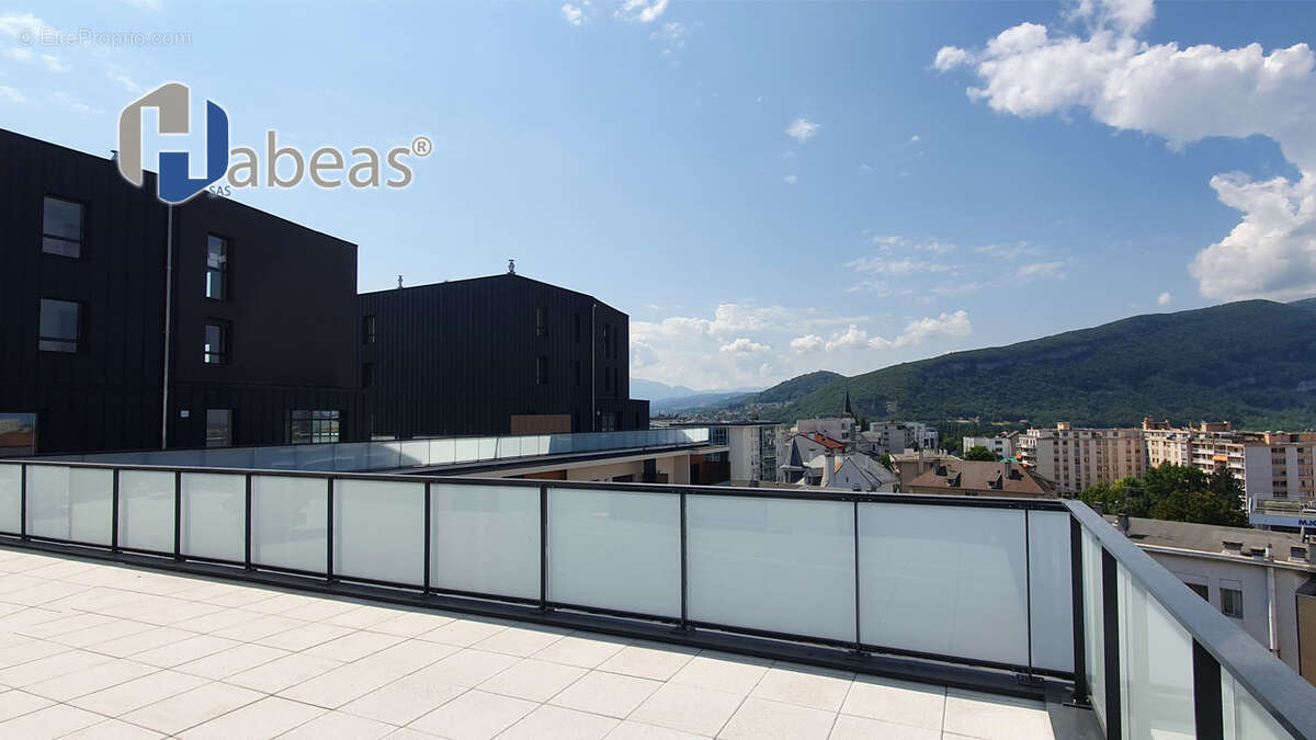 Attique d'Exception : T5 de 95.60 m² avec Terrasse Plein Ciel de 65.60m², Parkings  et cave - photo 2