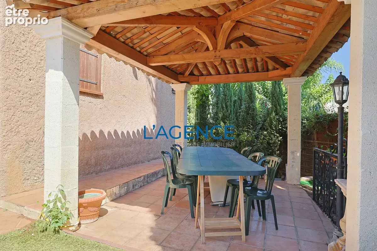 Hyeres proche commodités villa 260m2 avec piscine au calme - photo 3