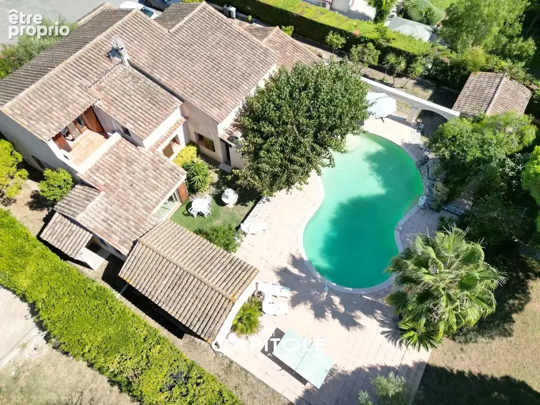 Antibes - Villa Provençale 6 pièces d'env. 188 m² avec un 2 pièces indépendant, terrain de 1 525 m² avec piscine,  pool house et - photo 5
