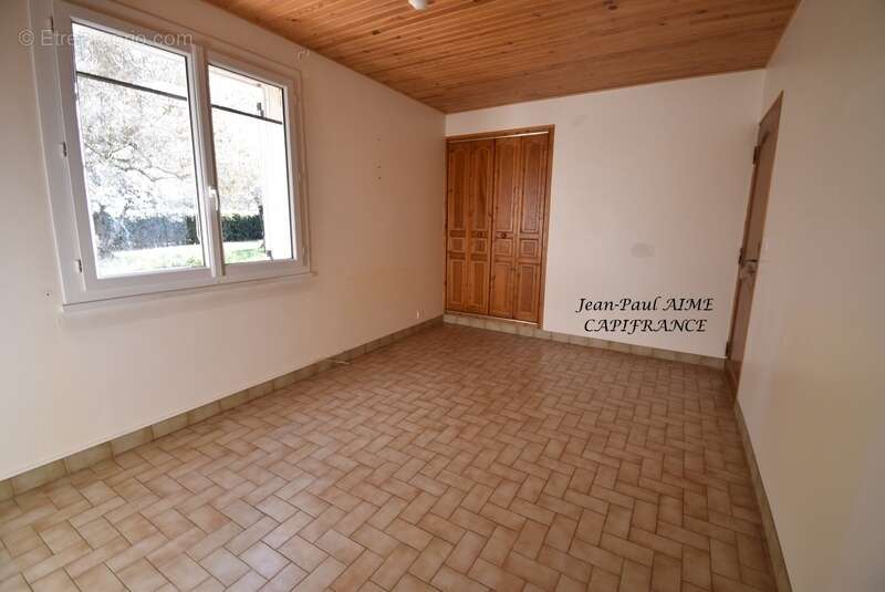 Maison à SAINT-JULIEN-DE-PEYROLAS