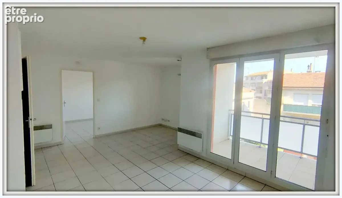 Nîmes – T2 lumineux avec terrasse et parking privatif – Entièrement repeint ! - photo 2