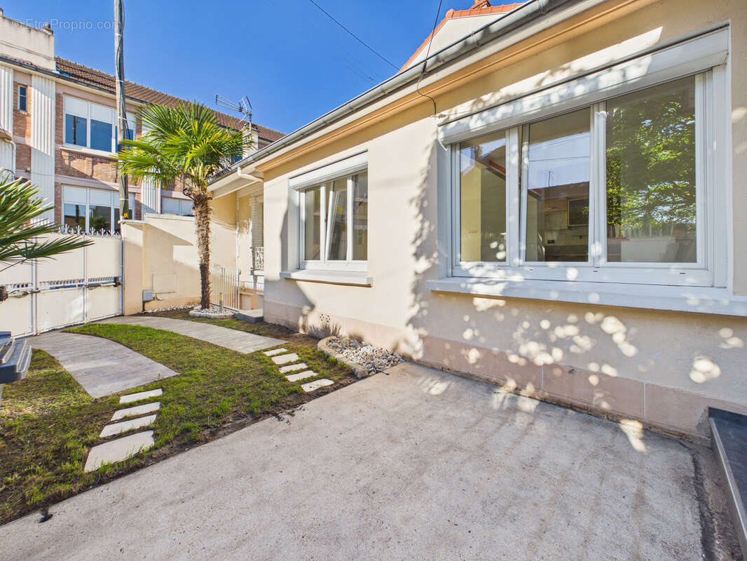 Maison à SARTROUVILLE
