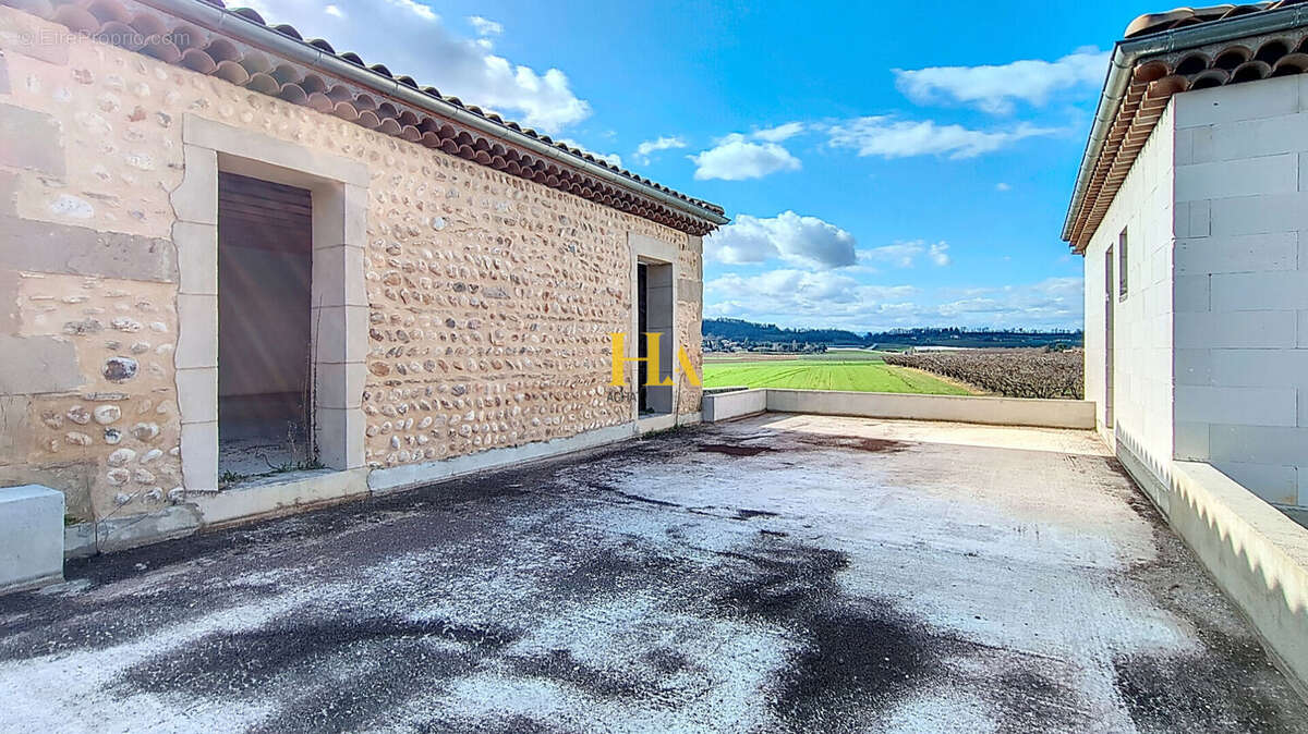 Maison à CHATEAUNEUF-SUR-ISERE