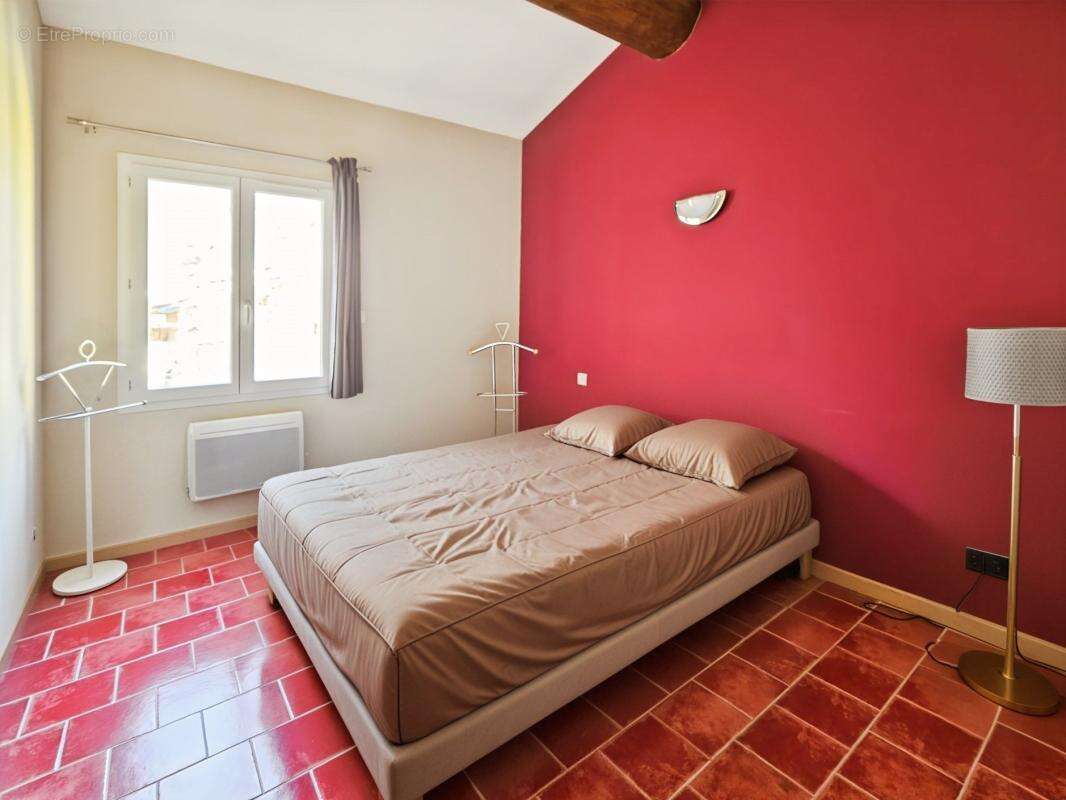 A vendre à Collias - Maison de village de 85m2 + atelier de 66m² - photo 4