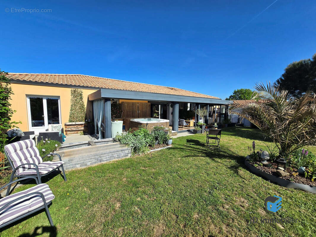 Maison à L'HERBERGEMENT