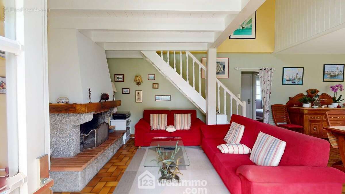 Grand salon ouvert sur le séjour et la cuisine - Maison à JARD-SUR-MER