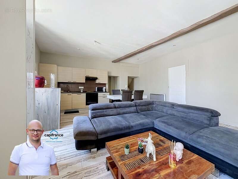 Immeuble de rapport en hyper-centre d'Aoste (38490) – Local commercial loué + T3 libre + Combles aménageables - photo 3