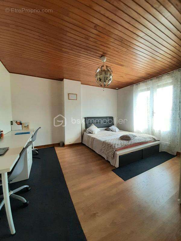 Maison à LA CHAPELLE-MONTBRANDEIX