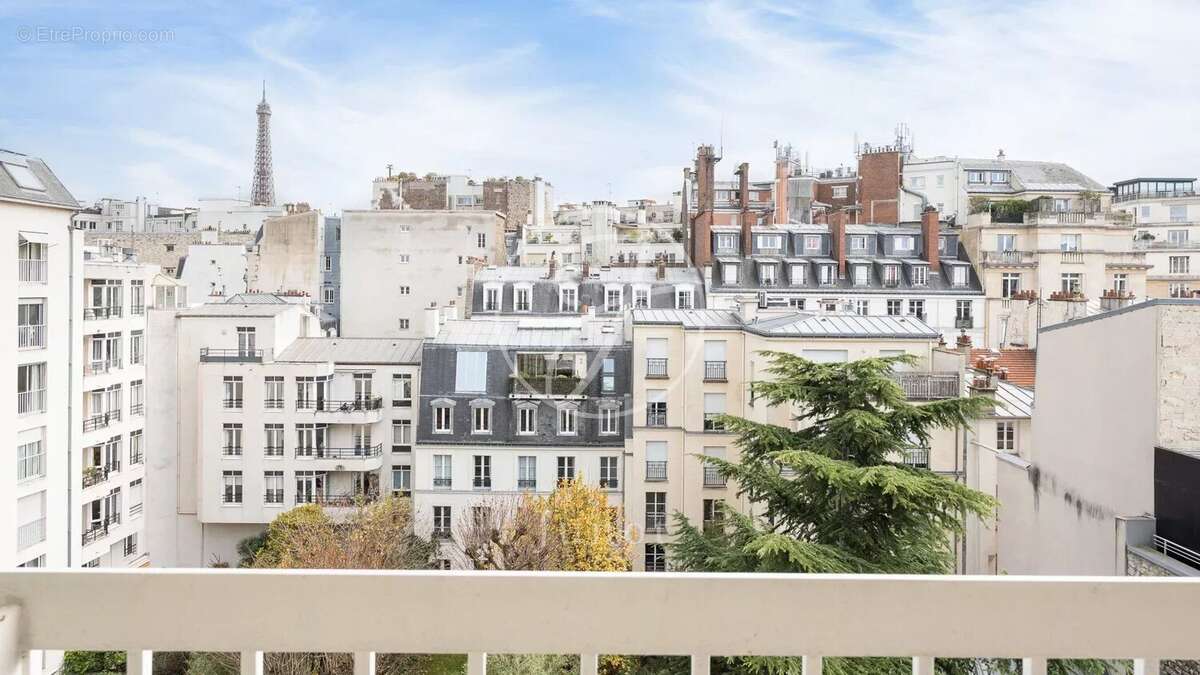 Appartement à PARIS-16E