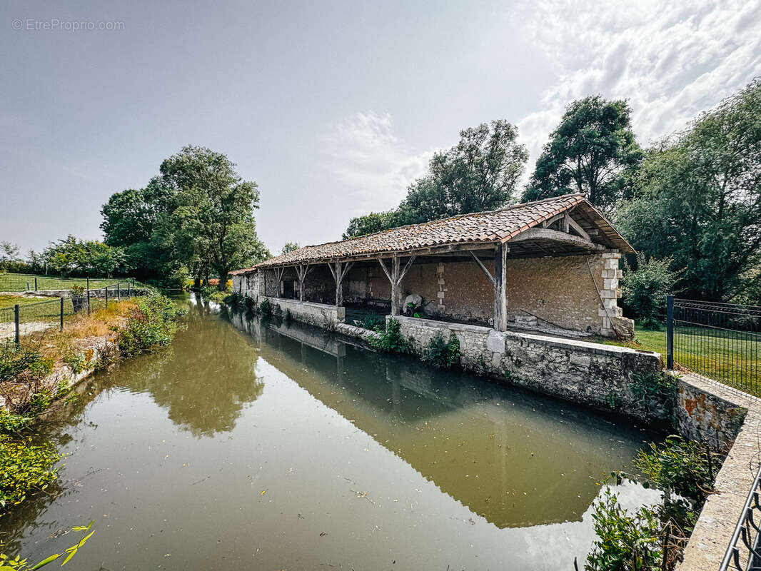 Maison à CHALLIGNAC