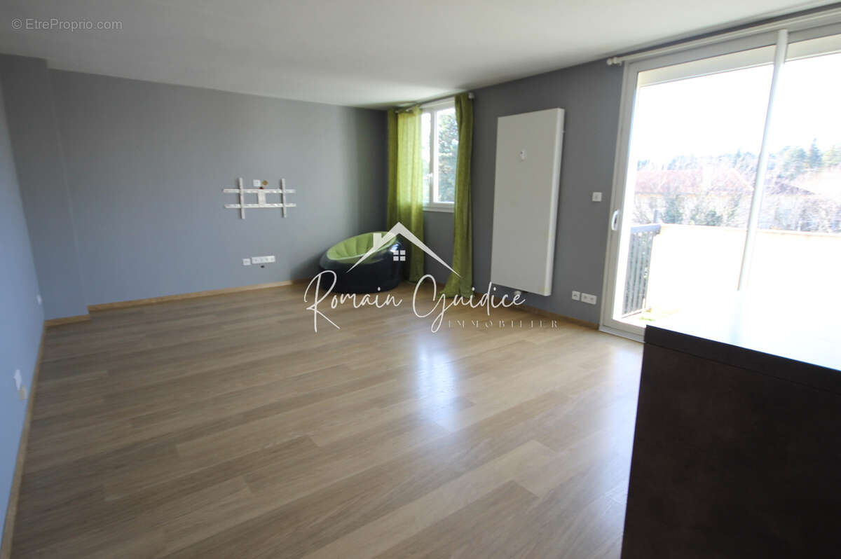 Appartement type 3 de 71 m2 avec balcon et places de parking - photo 5