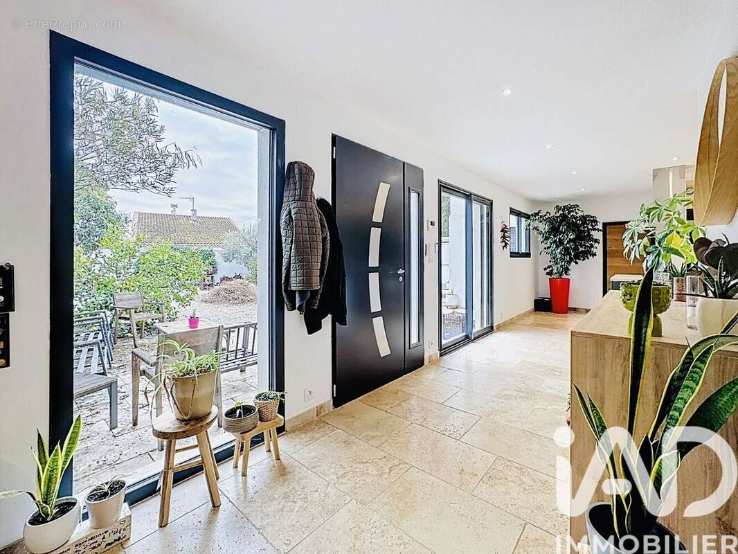 Maison 152 m² à Arles  - photo 5