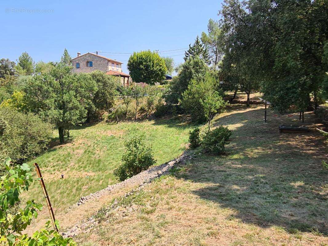 Coup de coeur pour cette propriété avec + d'un hectare de terrain - photo 8