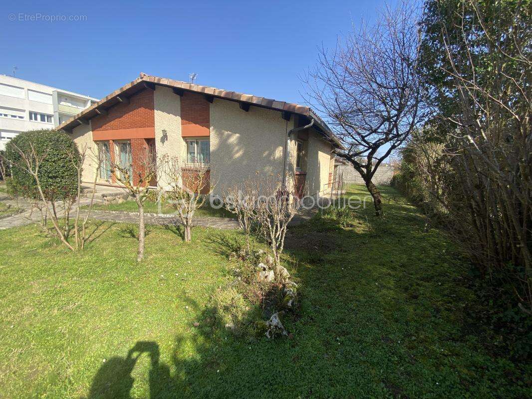 Maison à CASTELGINEST