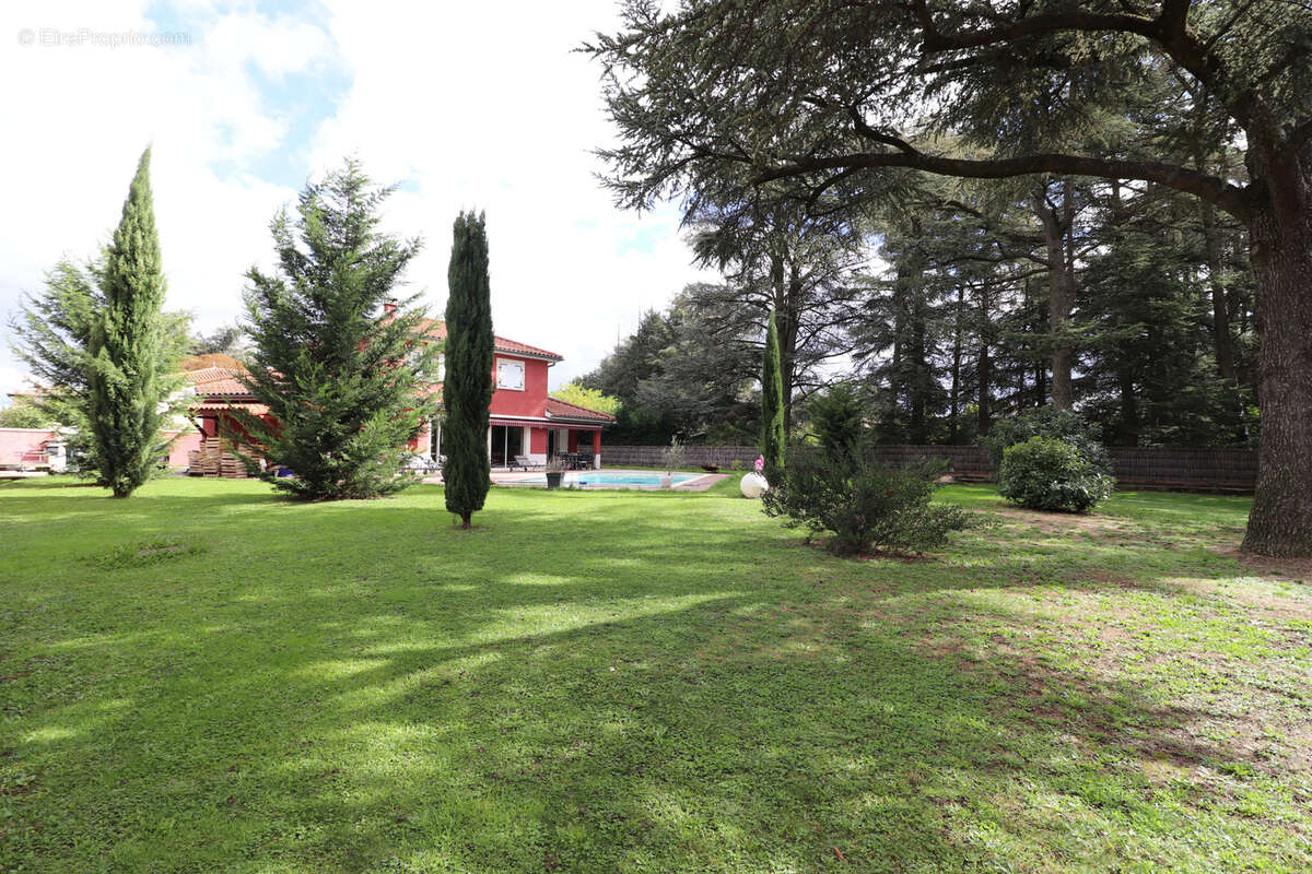 Maison à CHARBONNIERES-LES-BAINS