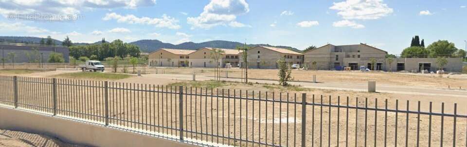 Terrain à PEYROLLES-EN-PROVENCE