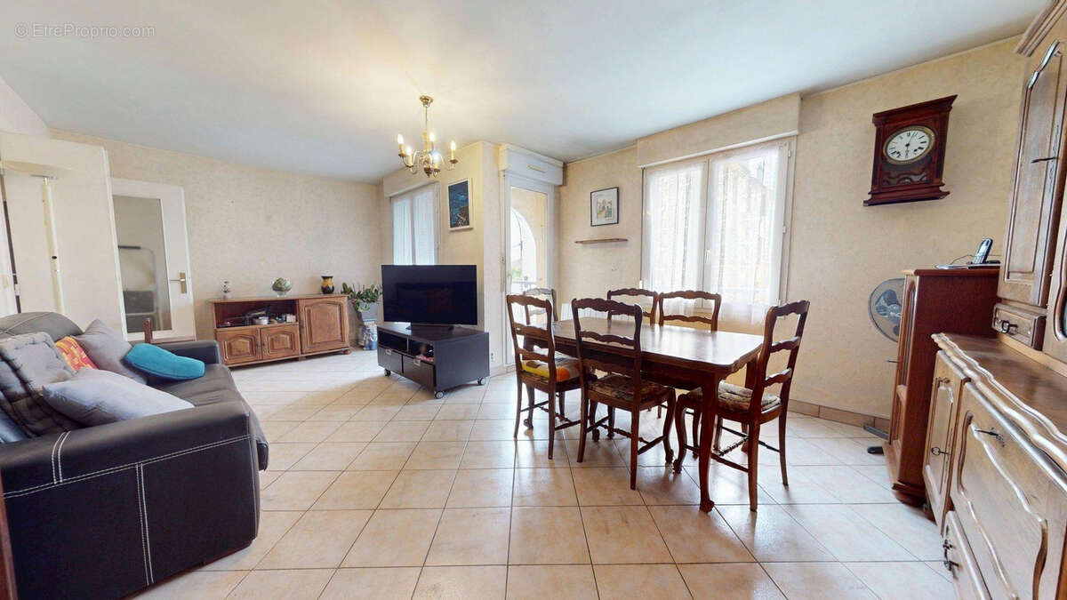 Appartement à VAUJOURS