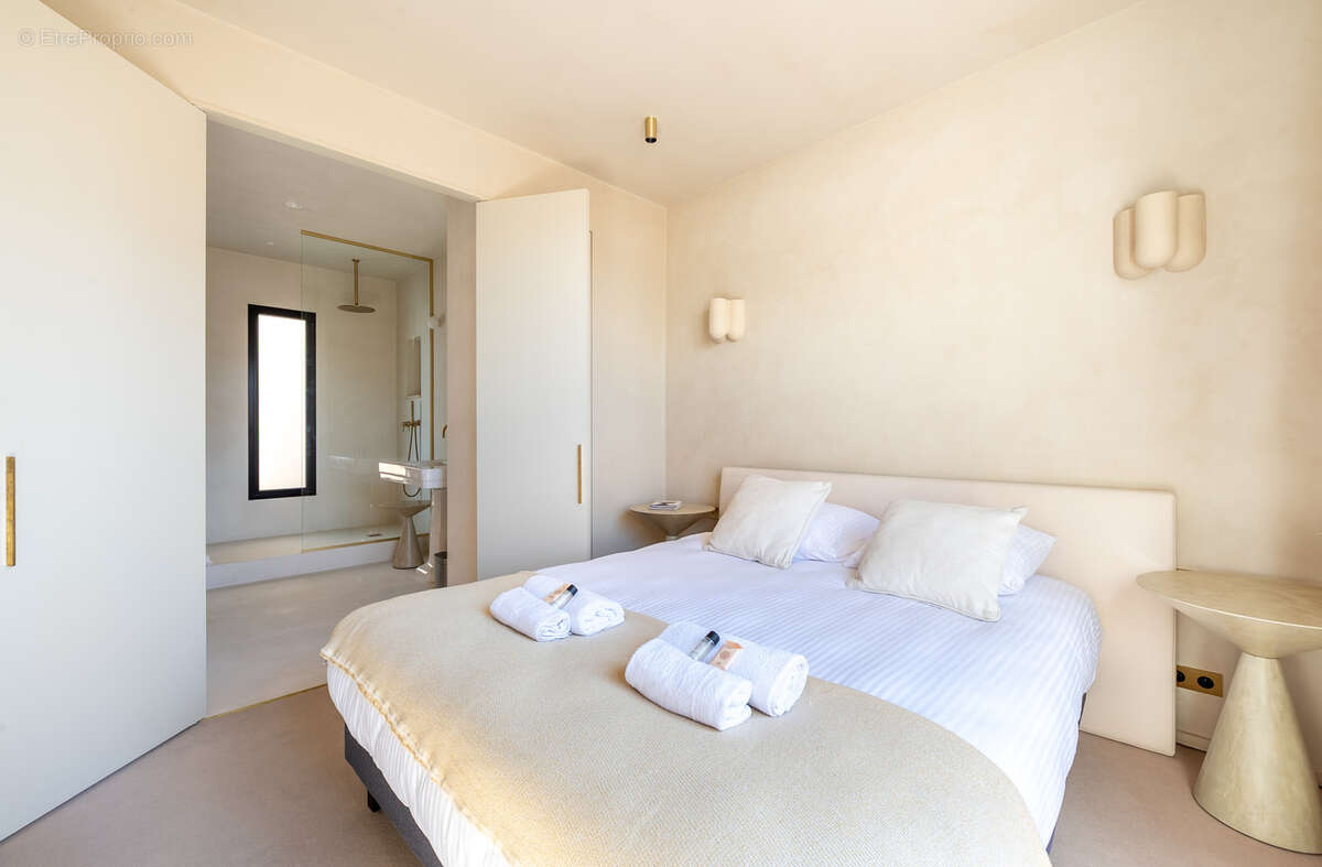 Appartement à PARIS-8E