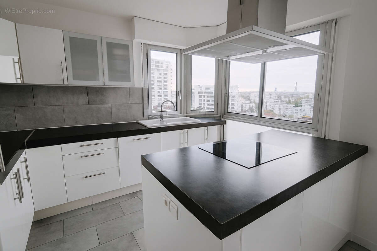 Appartement à COURBEVOIE
