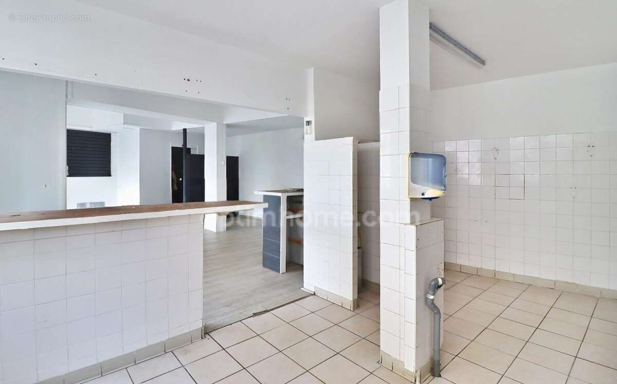 Jonzac centre – Immeuble 145 m² à rénover – Entre Place du Marché et Mairie - photo 16
