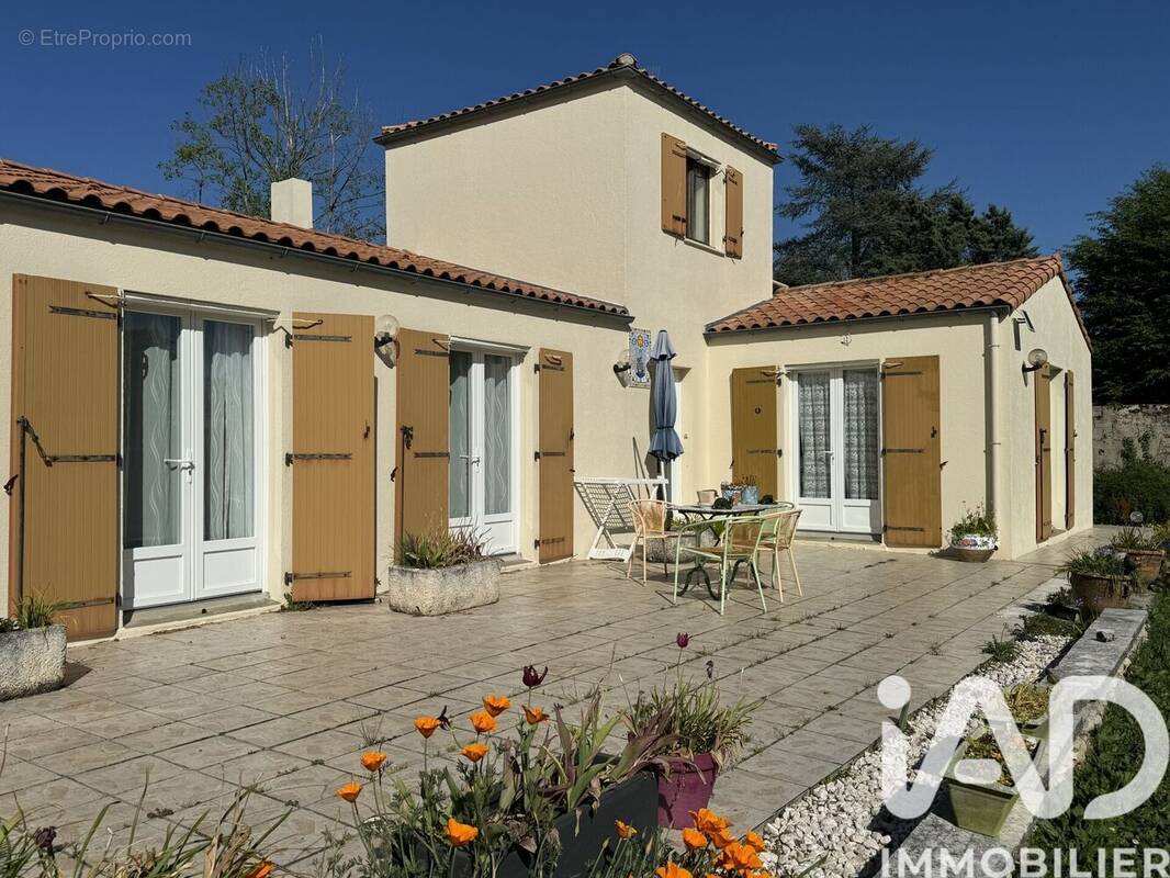 Photo 1 - Maison à SAINT-SAUVEUR-D'AUNIS