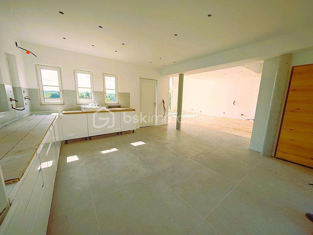 Maison exceptionnelle vue panoramique, d’une superficie de 144 m², sur sous-sol de 56 m² édifié sur terrain de 410 m² arboré et  - photo 13