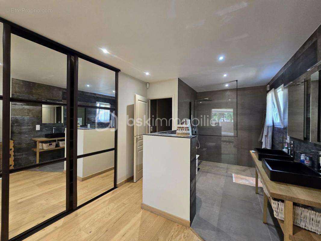Maison familiale - vie de plain-pied - 4 chambres - spa - terrain constructible - photo 7