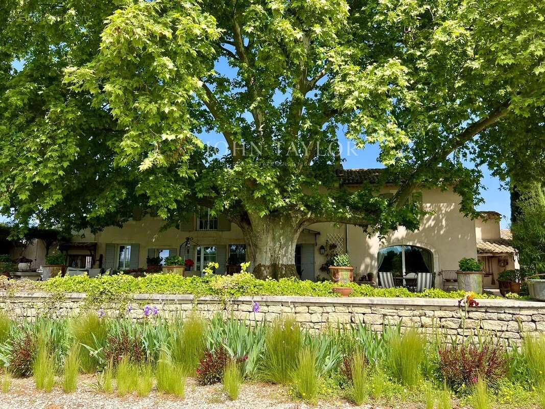 Maison à L'ISLE-SUR-LA-SORGUE